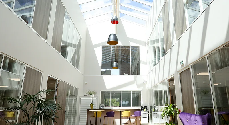 Atrium lumineux au centre du 5 Cube